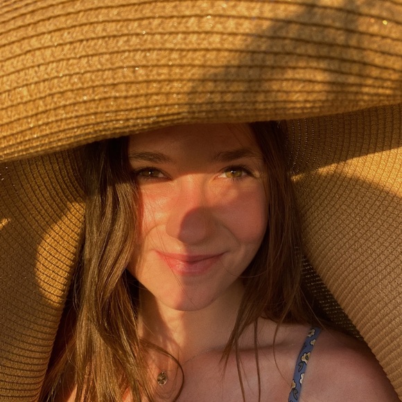 Meet your Posher, Hannah - Picture 1 of 1